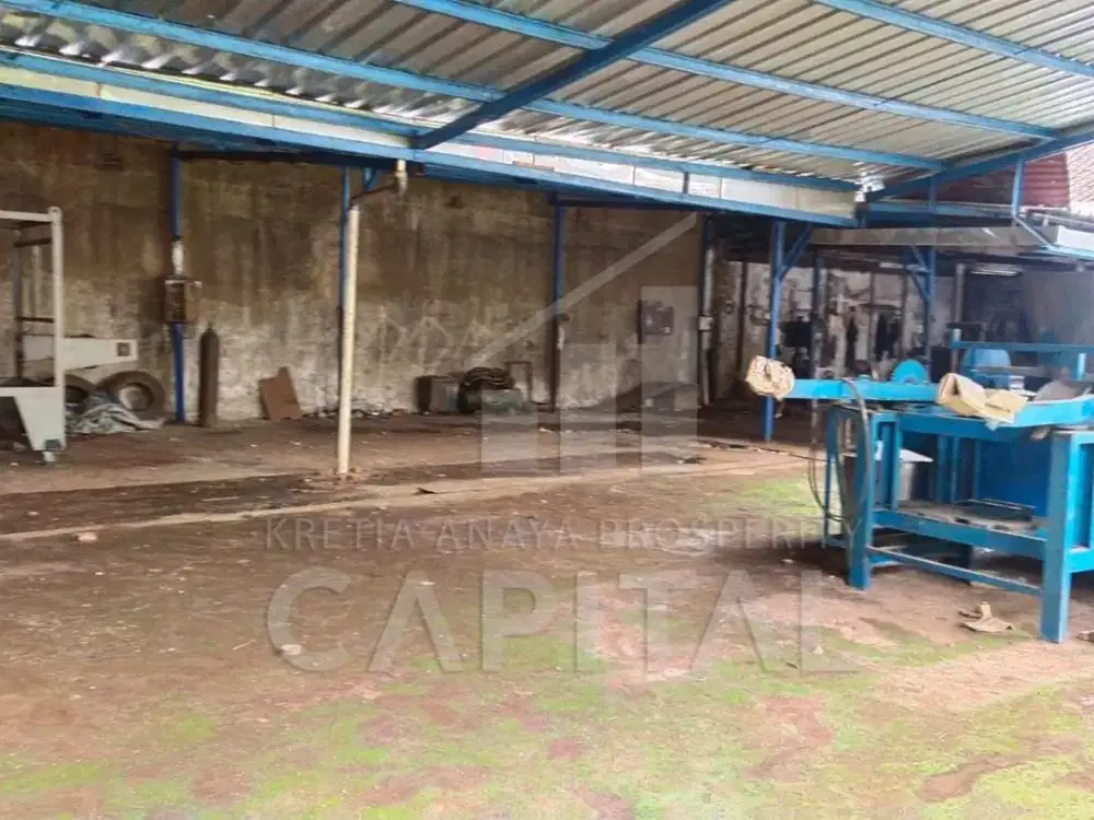 BANGUNAN EX BENGKEL MESIN DI BABAKAN CIPARAY