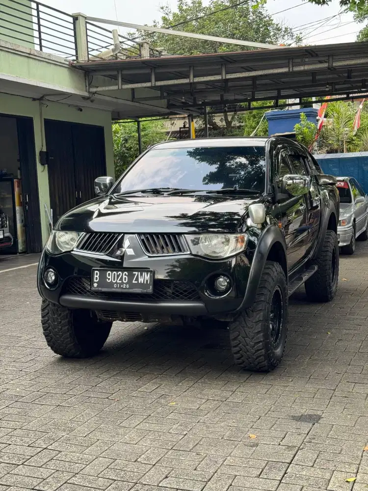 Jual Cash Mitsubishi Strada 4x4 2.5 Exceed AT 2008