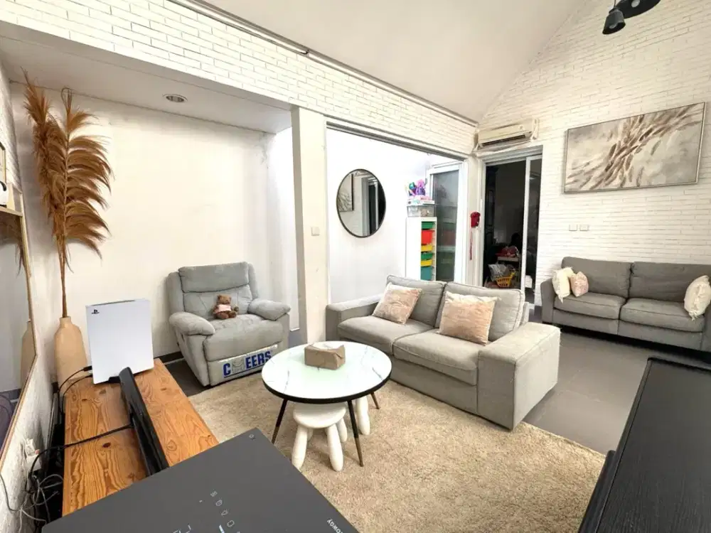 Rumah 2lt 6x17 102m Type 2KT Cluster La seine JGC Jakarta Garden City Cakung