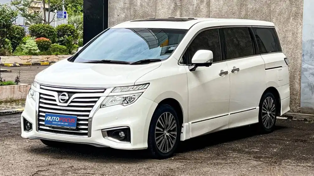 Nissan Elgrand HWS 2.5 AT Putih metalik 2016 MATIC