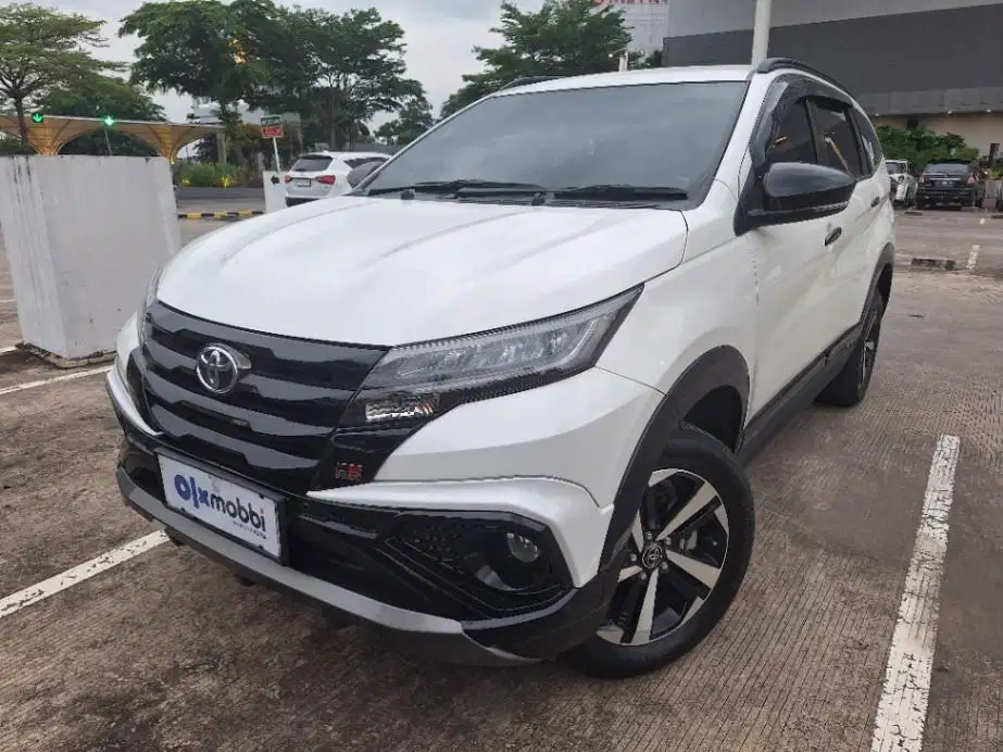 DP MURAH Toyota Rush 1.5 GR Sport Bensin-AT 2024 Putih C3UVT