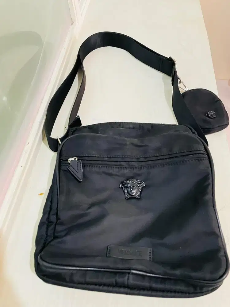 Dijual tas versace like new model slingbag