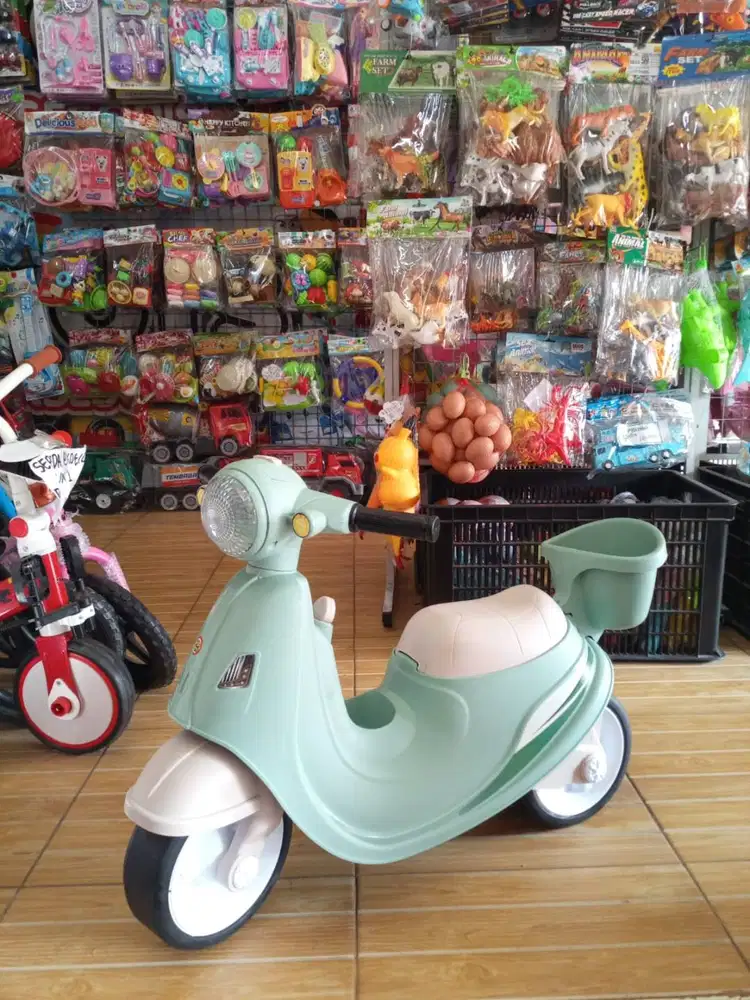 mainan anak vespa naik musik