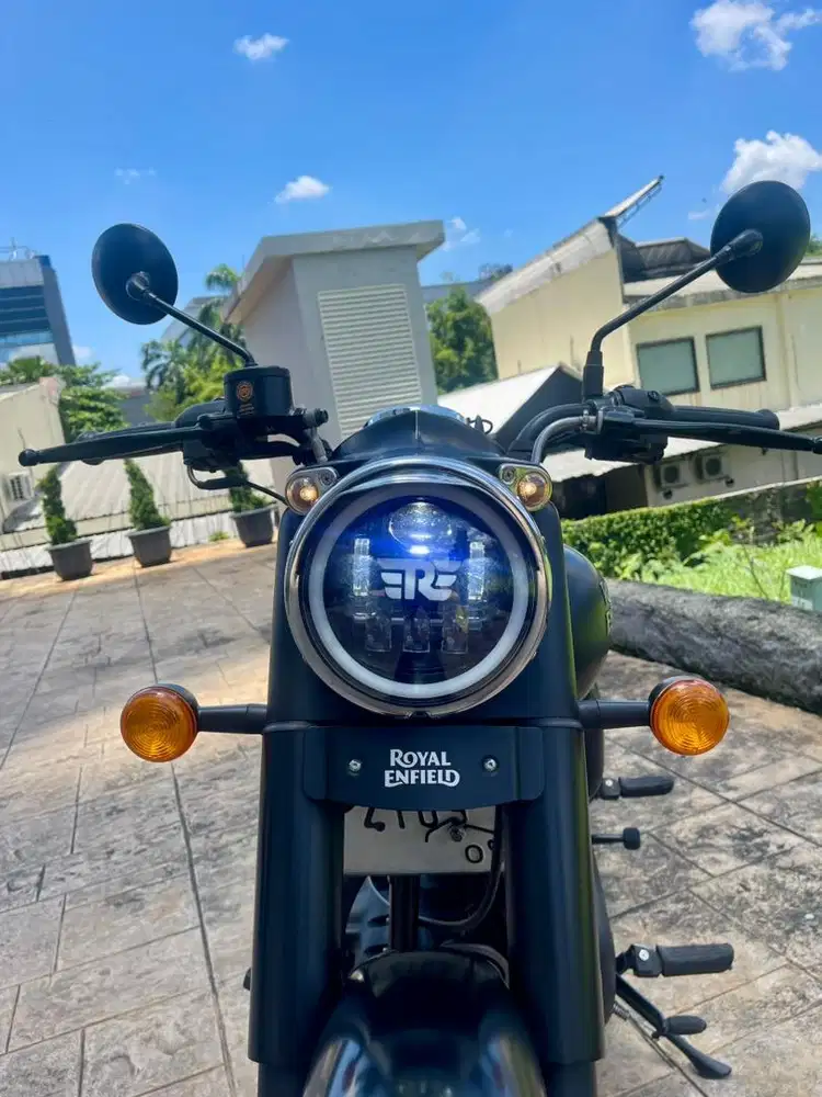 Forsale Royal Enfield Classic 350 Stealth Black tahun 2023