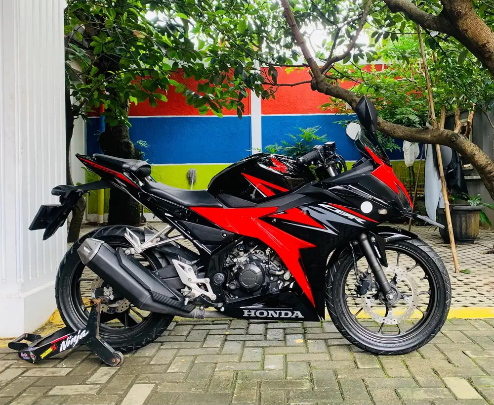 Honda CBR 150 R ABS