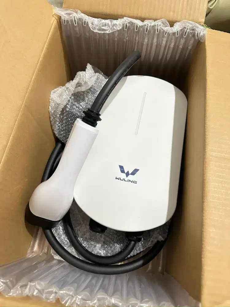 Charger Mobil Merek Wuling