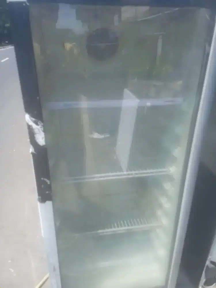 Di jual shocase minuman POLYTRON normal