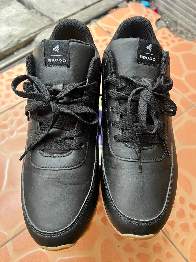 Sepatu Brodo Leather