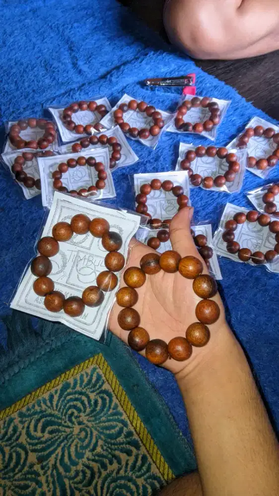 Gelang dan tasbih kayu ulin timbul asli kalimantan