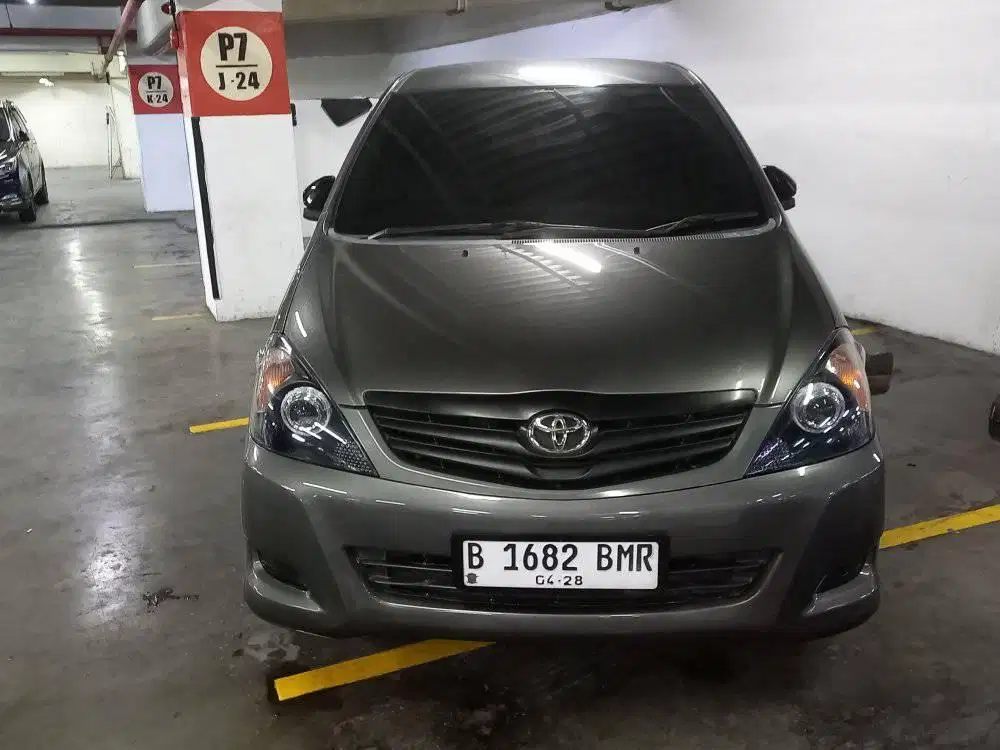 Toyota Innova V matik 2010