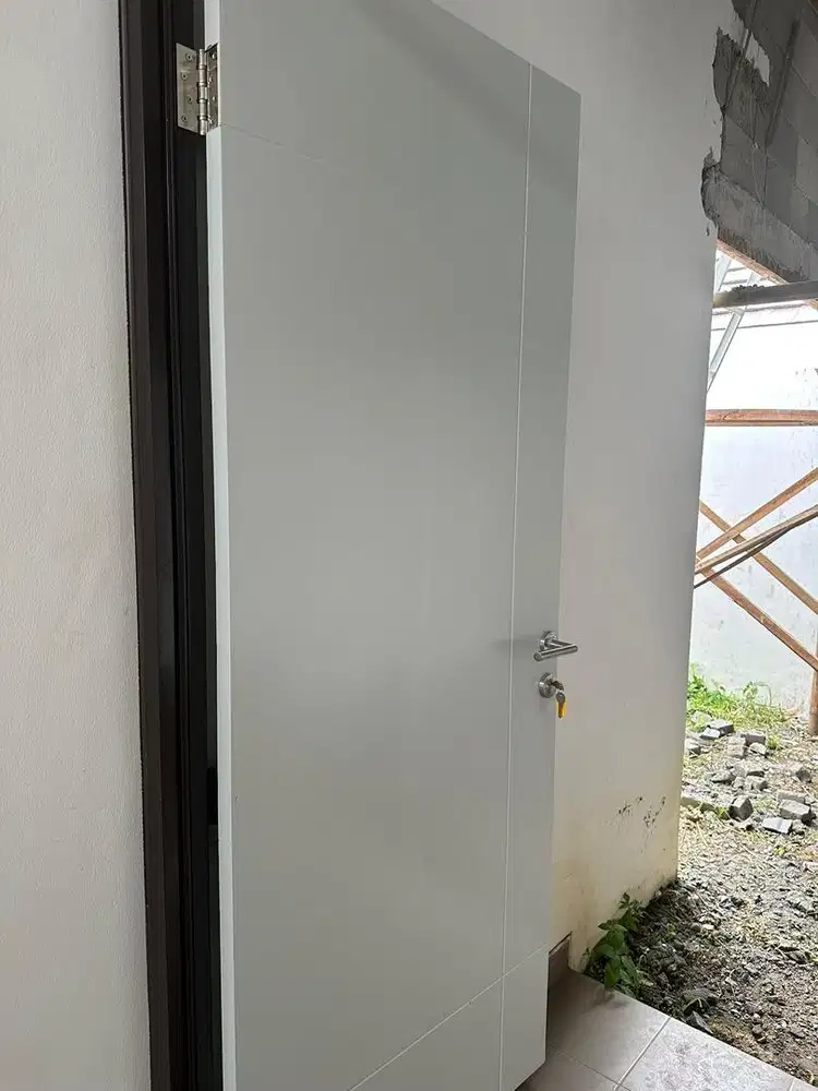 Dijual saty set pintu dengan jendela kecil