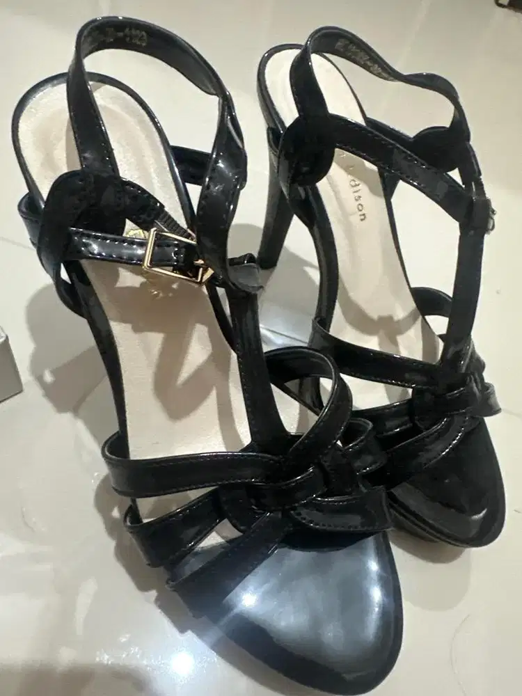 HEELS NICHOLAS EDISON size 39