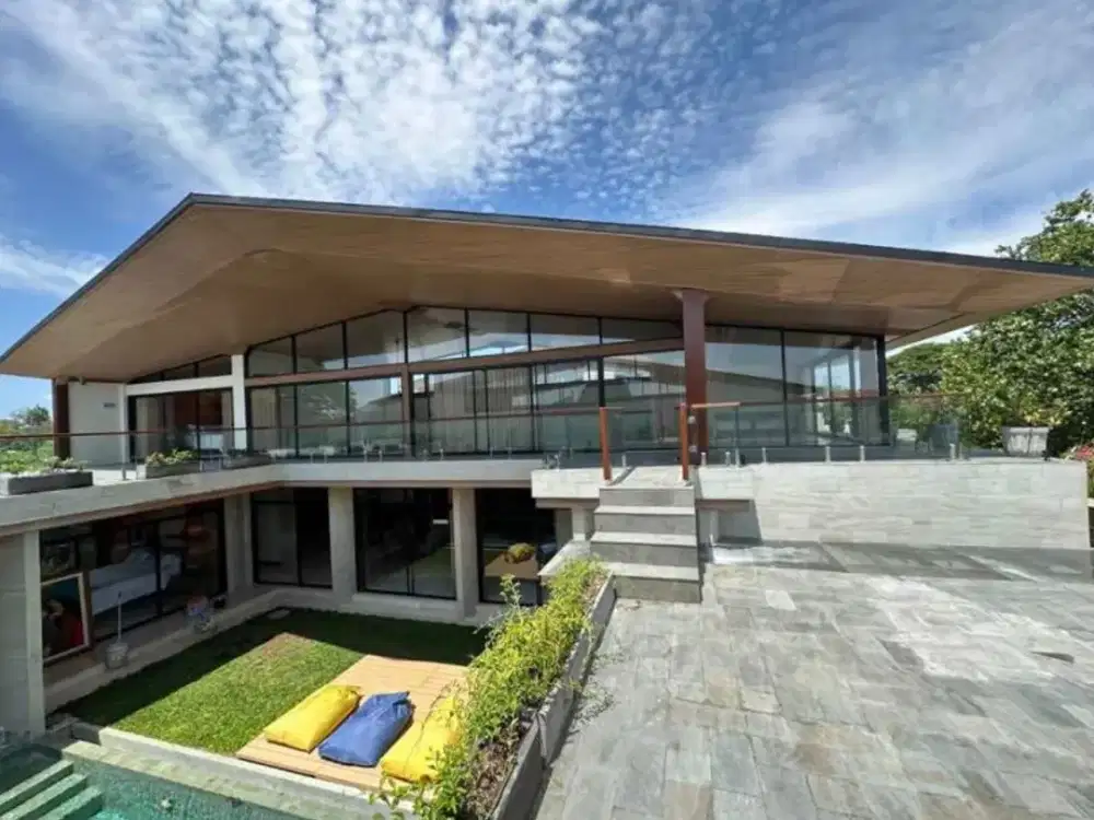 Jual For Sale Brand Villa Full Purnished And  View Laut Pantai Matahari Terbit Lokasi Di Pantai Matahari Terbit Sanur Bali.