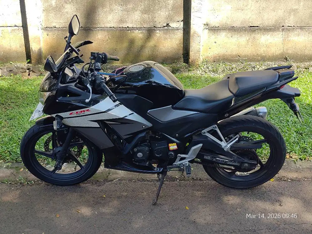 Honda CBR150R 2016
