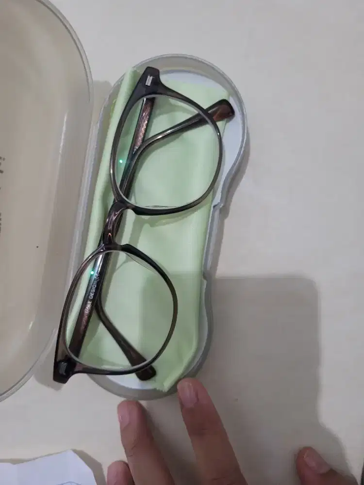 KACAMATA MINUS 3 KANAN KIRI, BARU BELUM DIPAKAI SAMA SEKALI!!!