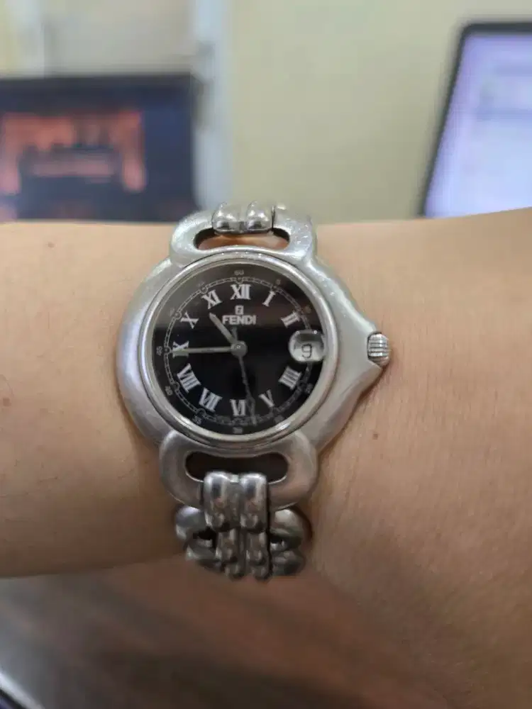 Jam Fendi 1600G