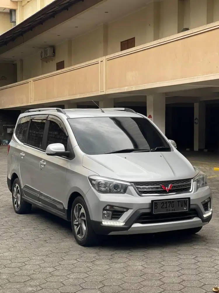 Wuling confero S