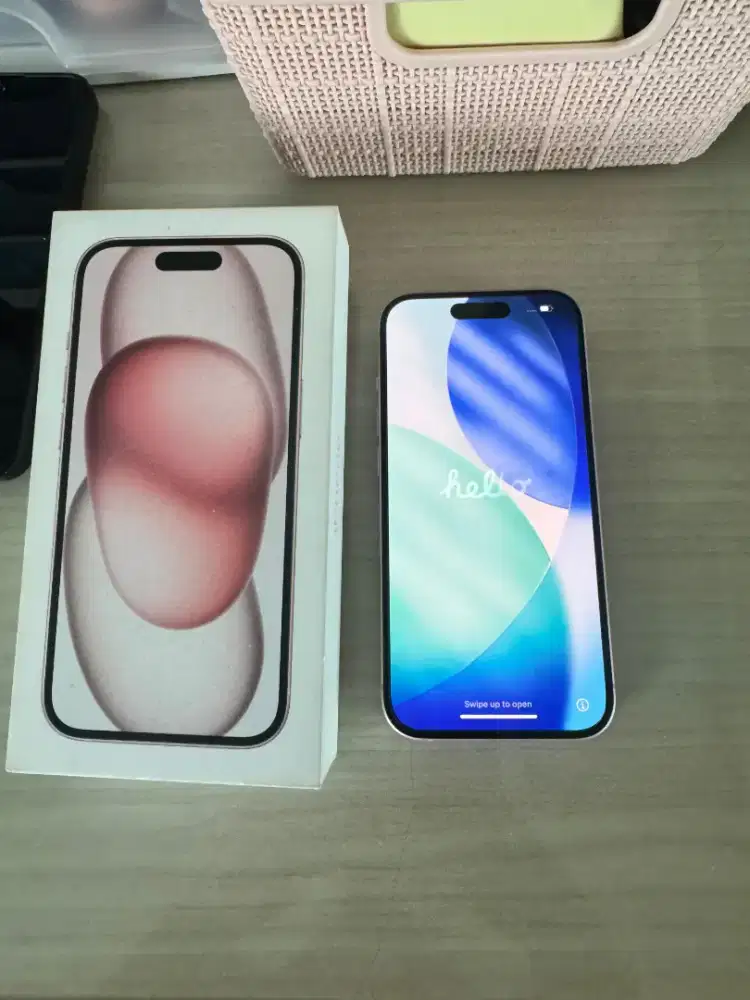 Iphone 15 warna pink (128gb)