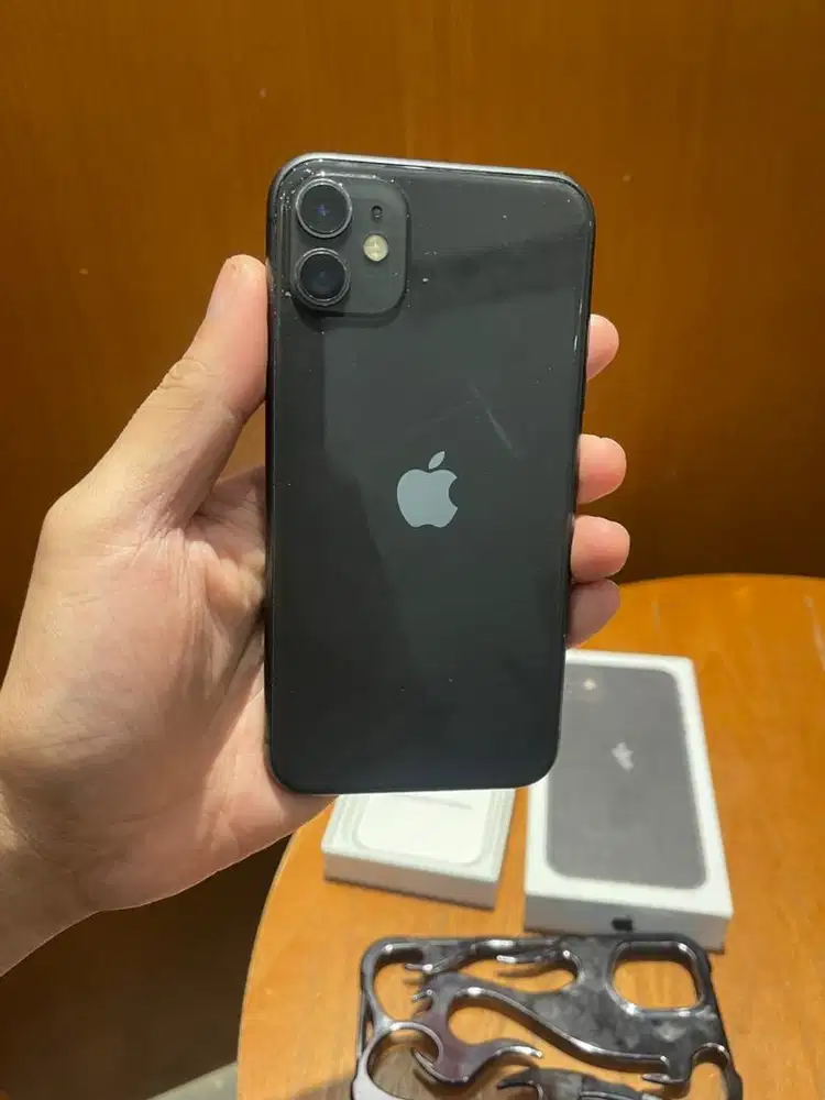 Dijual iPhone 11 64gb sinyal all operator