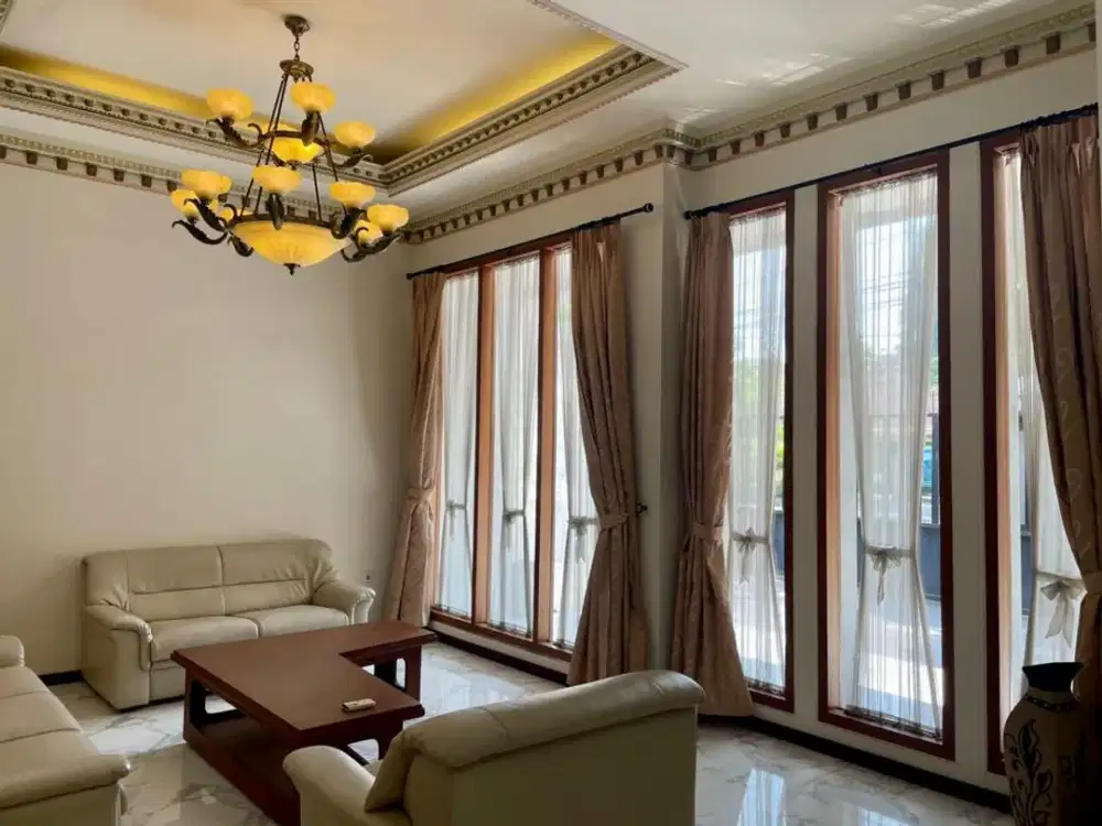 Rumah Mewah Siap Huni Fully Furnished – 4 Menit dari Solo Paragon Mall