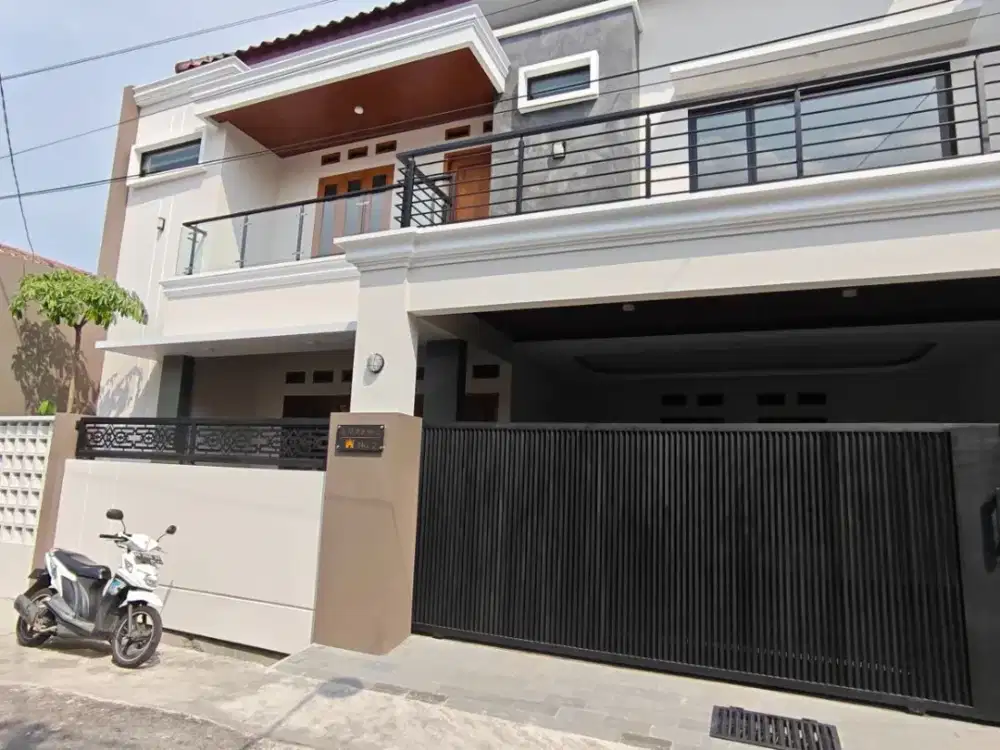 RUMAH MEWAH BARU 2LANTAI TENGAH KOTA SOLO DI BANJARSARI