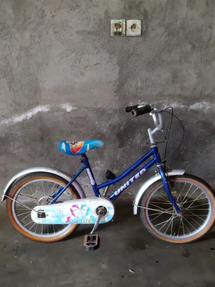 Sepeda anak ukuran 18 siap pakai