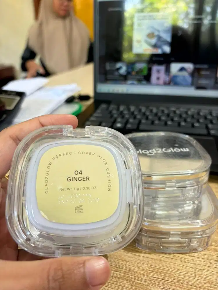 Shade 04, Cushion glad2glow perfect cover glow