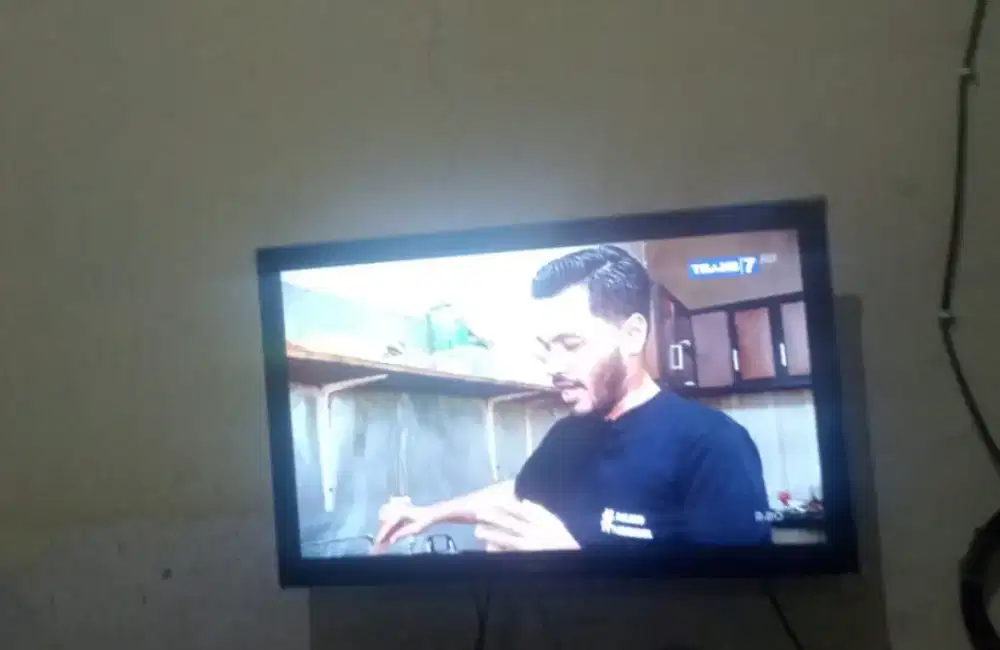 TV digital LED polytron PLD 24V1853 24 inci mulus