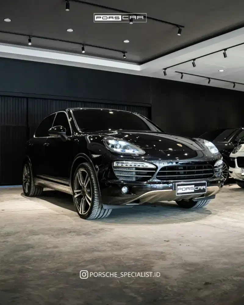 PORSCHE CAYENNE S 2012 (LOW ODO)