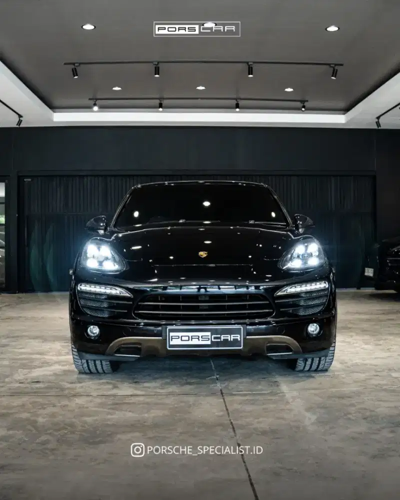 PORSCHE CAYENNE S 2012 (LOW ODO)
