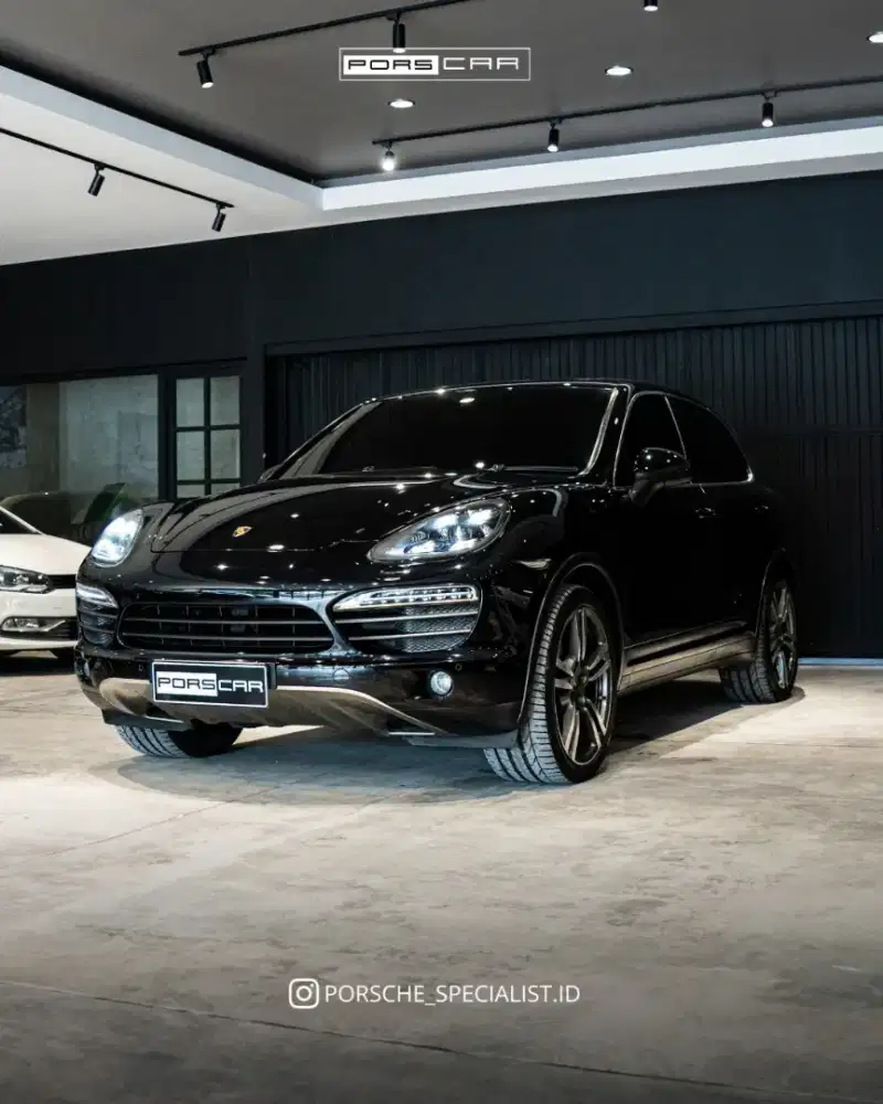 PORSCHE CAYENNE S 2012 (LOW ODO)