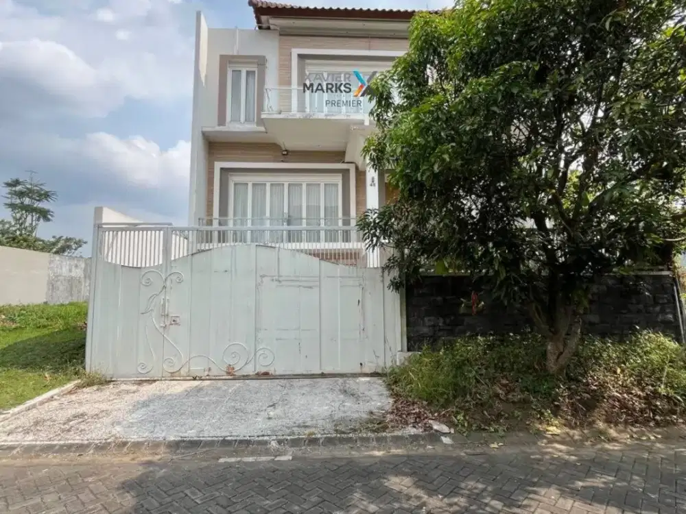 Dijual Rumah Megah 3 Lantai di Greenwood Boulevard Araya Malang