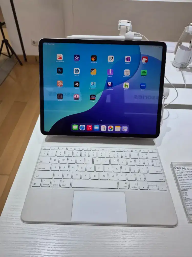 CREDIT MACBOOK AIR 13 INCI PROMP BUNGA 0% FREE 2KALI CICILAN