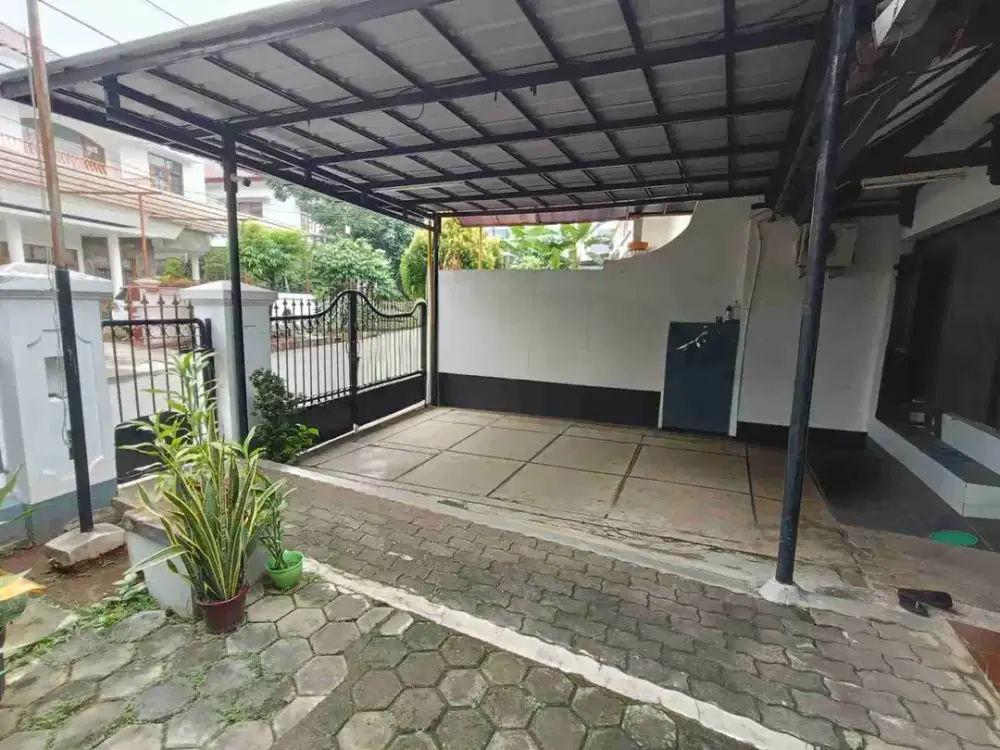 Rumah besar row jalan 2,5 mobil disewakan lingkungan asri dan tenang Sunter Jakarta Utara