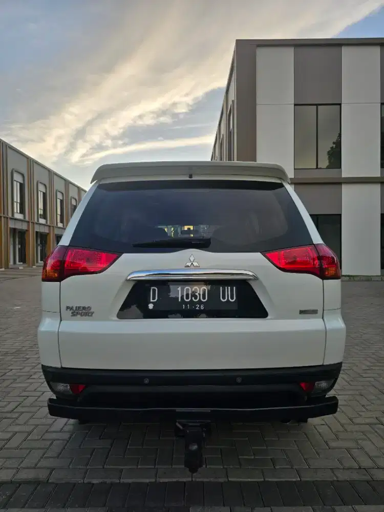 MITSUBISHI PAJERO SPORT DAKAR 2011 PUTIH