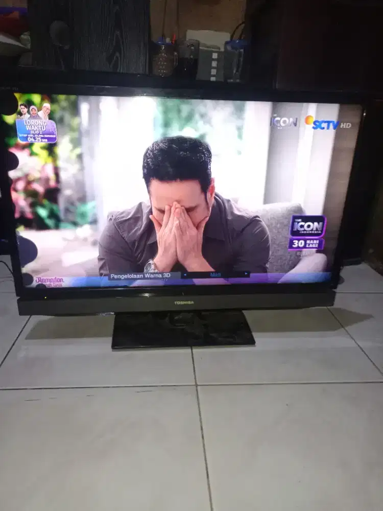 TV LED TOSHIBA MINUS TOMPEL DIPINGGIR LAYARNYA