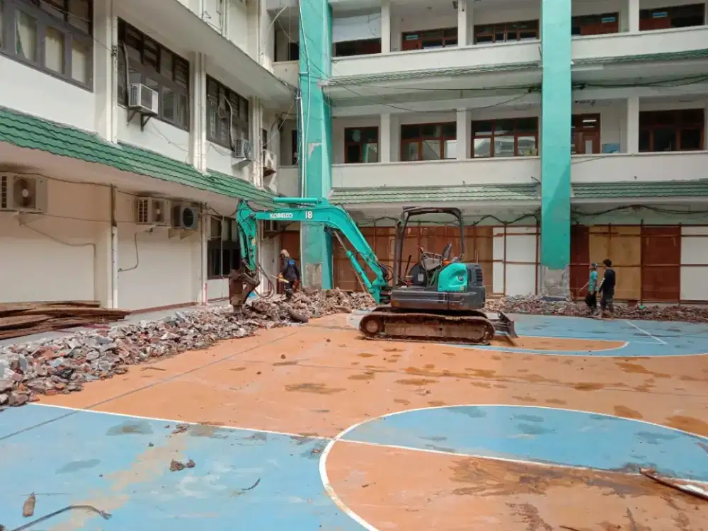 Bongkaran rumah tua bangunan lama bobok beton cut and fill hotmix