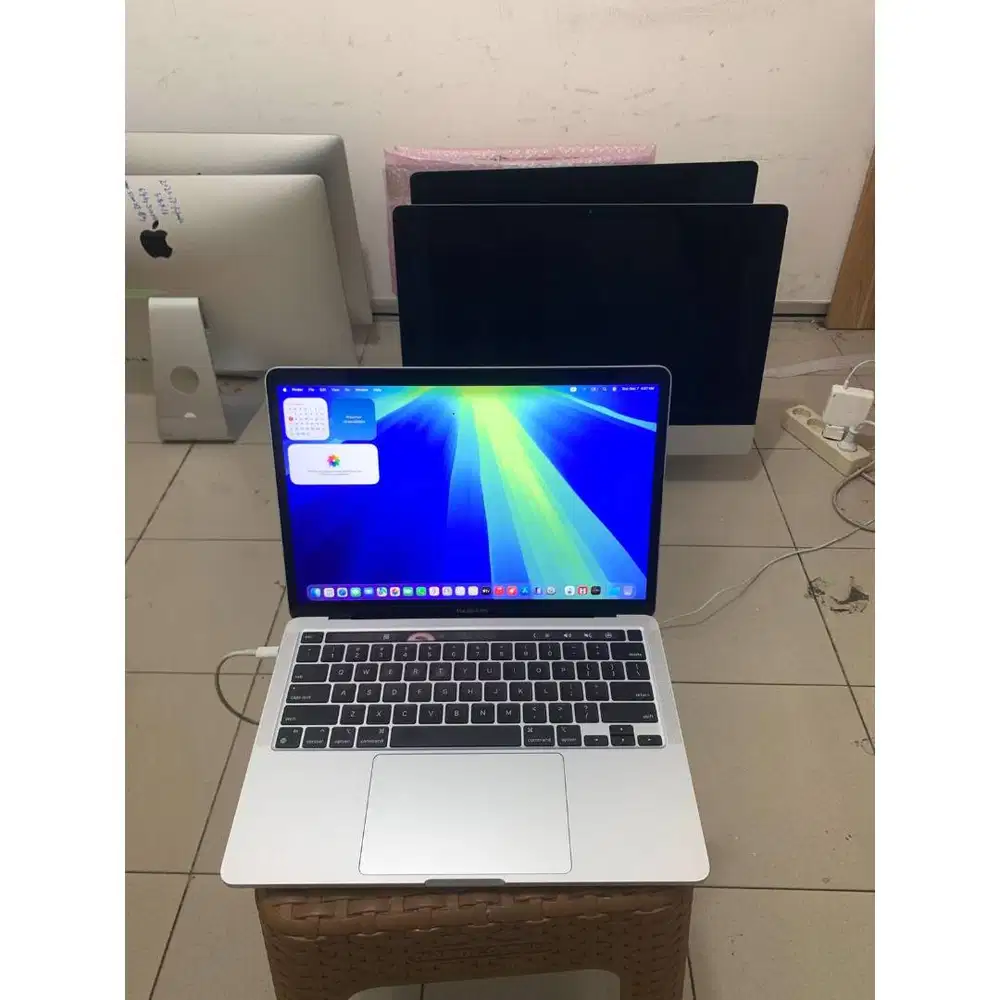 dijual laptop macbook pro m1 2020 ram 16gb ssd 256gb DL-VN