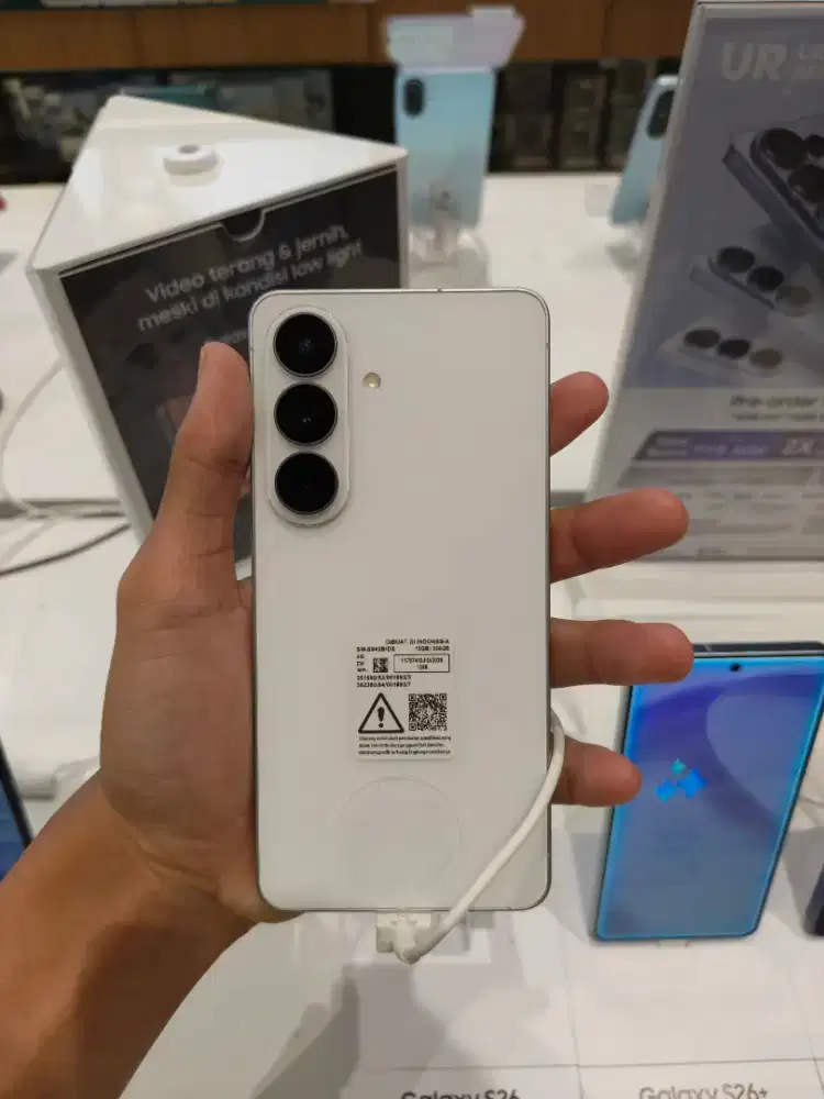 SAMSUNG S26 12/256GB