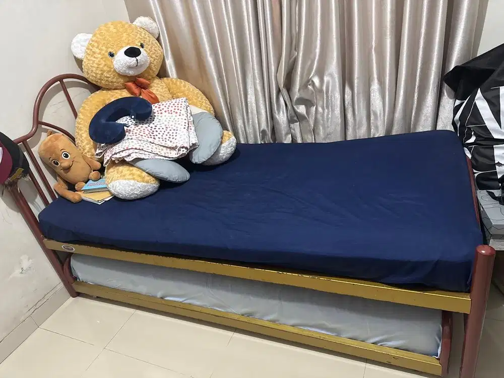 Dipan dan kasur atas bawah