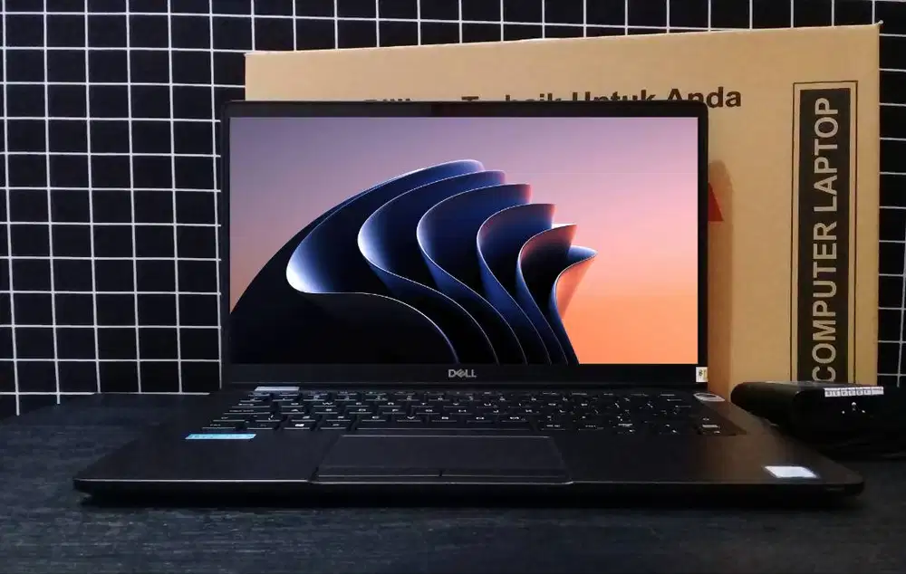 Laptop Core i5 Gen8 TouchScreen Fulzet original mulus segel all normal