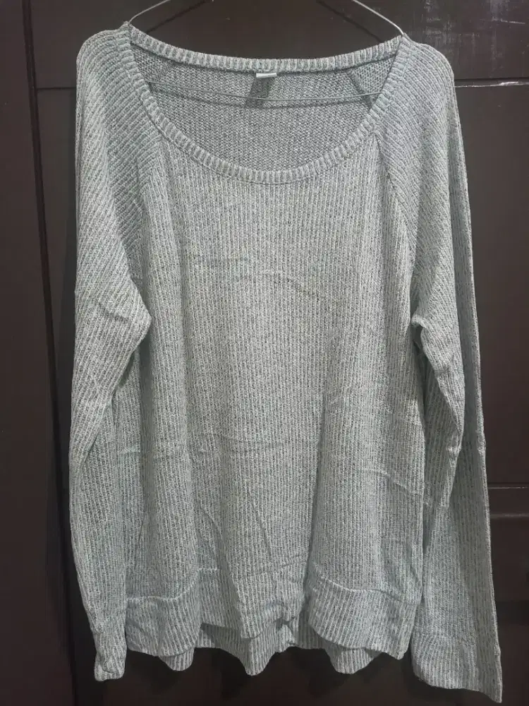 Kaos Rajut Lengan Panjang Abu Muda Size L