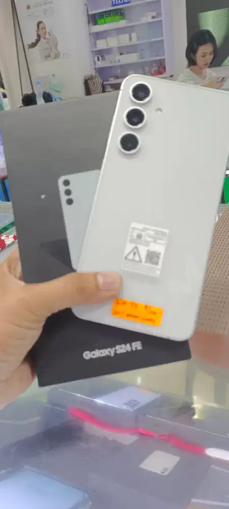 samsung S24 Fe ram 8/256gb Second