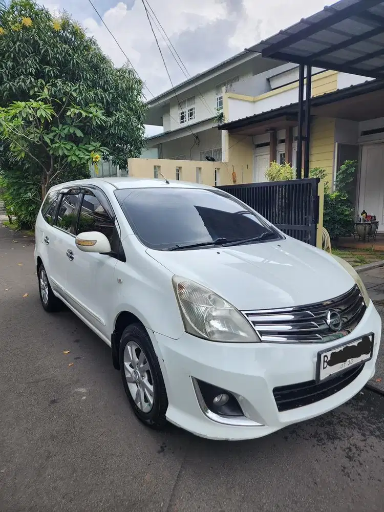 Nissan Grand Livina 1.5 XV Putih Matic