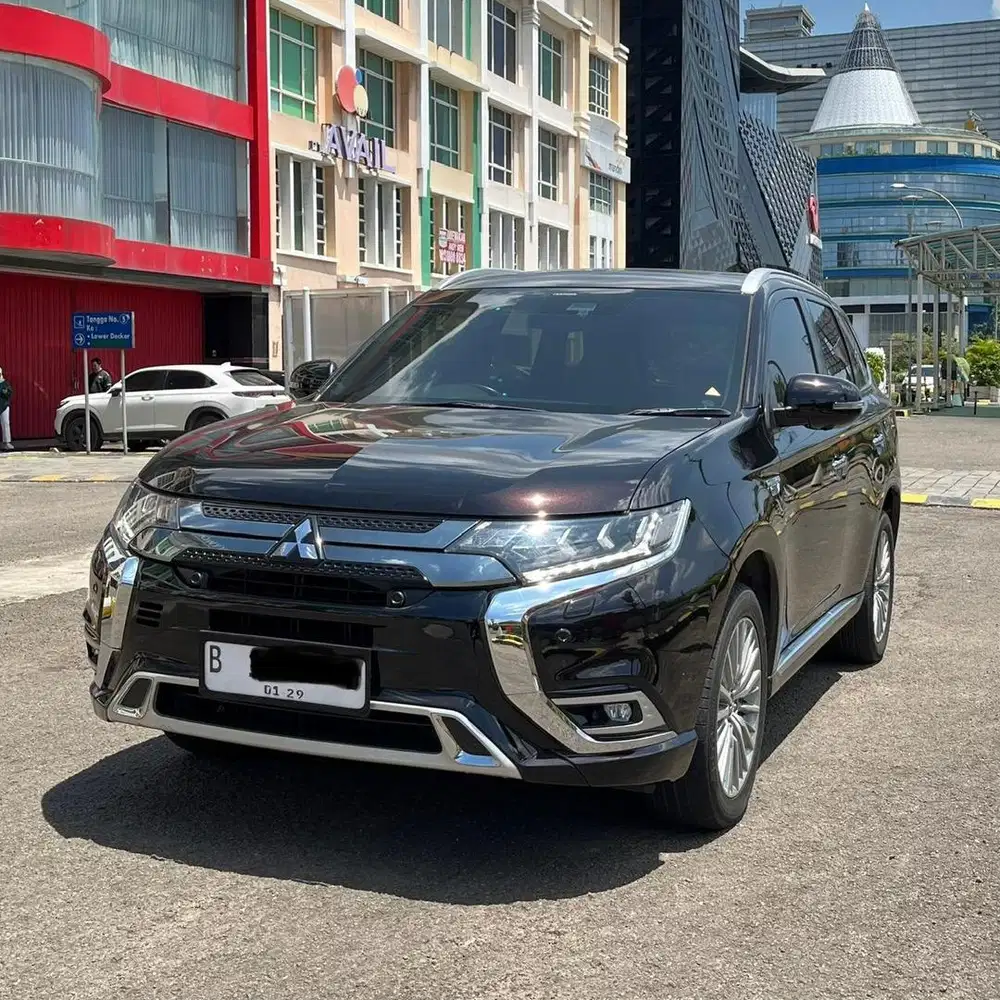 Mitsubishi OUTLANDER PHEV Plug In Hybrid 2019 Hitam 4WD Matic