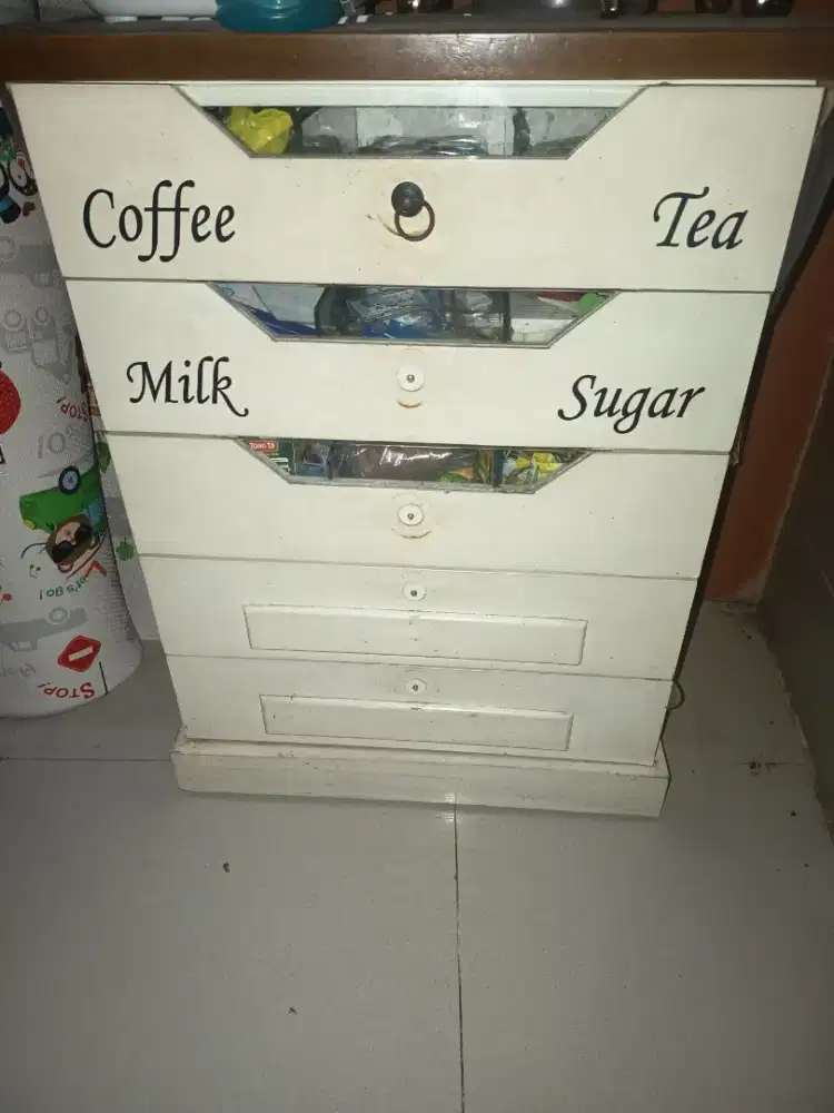 Lemari, kursi, kaca, dll jual cepet aj gak berantakan