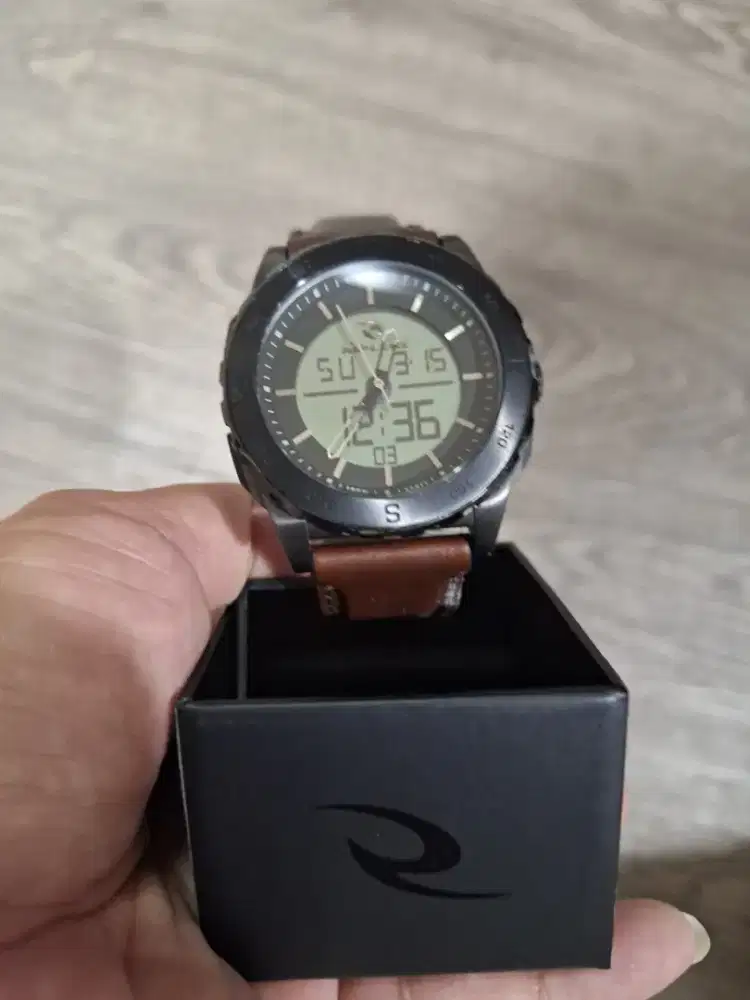 Dijual jam tangan Ripcurl A3041-36 gunmetal
