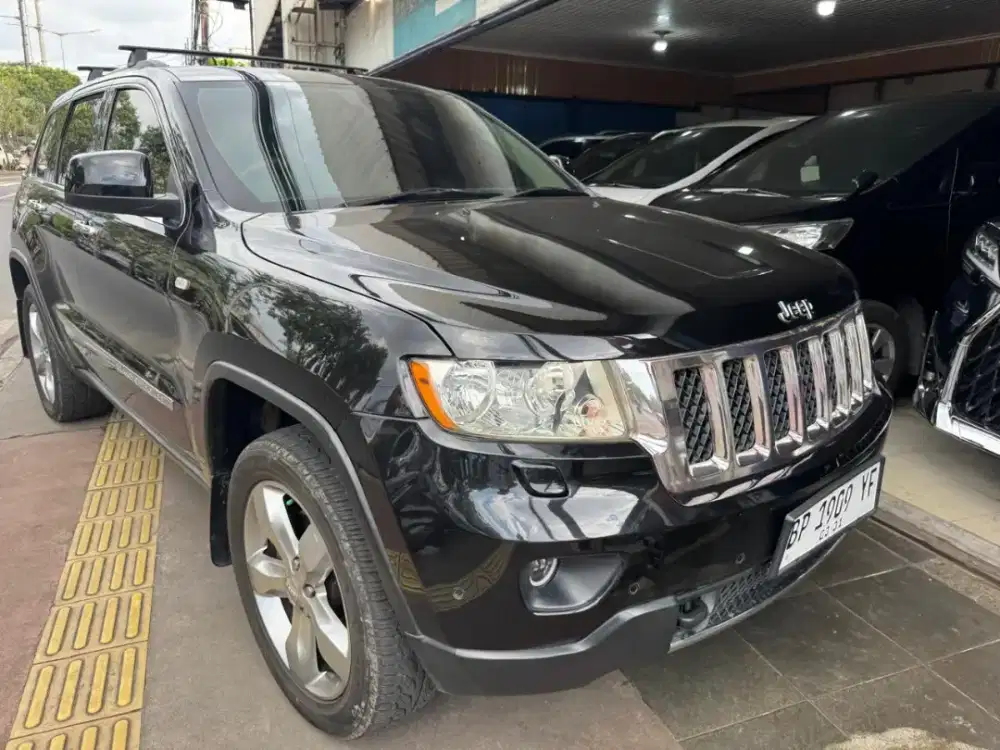 Jeep grand cherokee mesin hemi overland 5700cc V8
