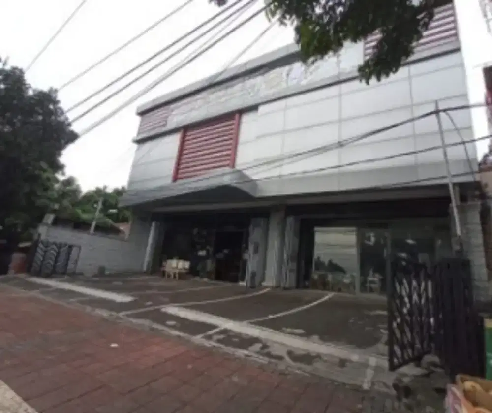 Disewakan Ruko pinggir jalan di Jalan Pramuka