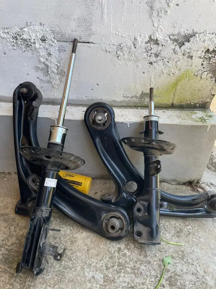 Low Arm & shock breker depan Brio 2017 Original